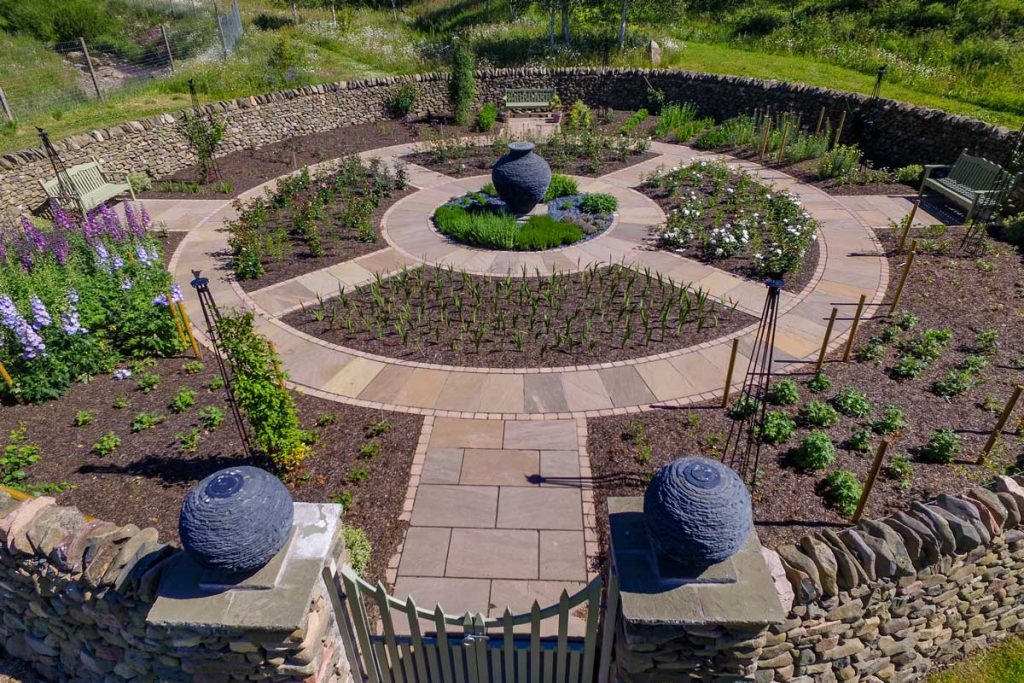 StowConstructionGardenDesign02